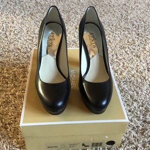 Michael Kors Sabrina Pump
